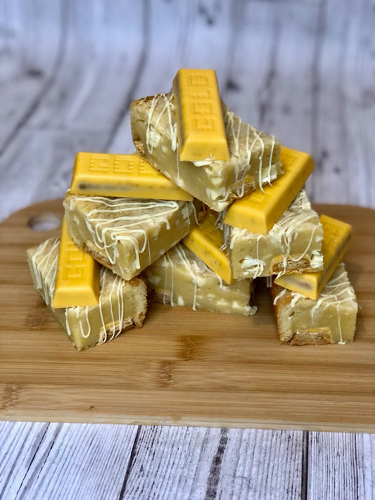 McVities Gold Bar Fully Loaded White Chocolate Chunky Blondies