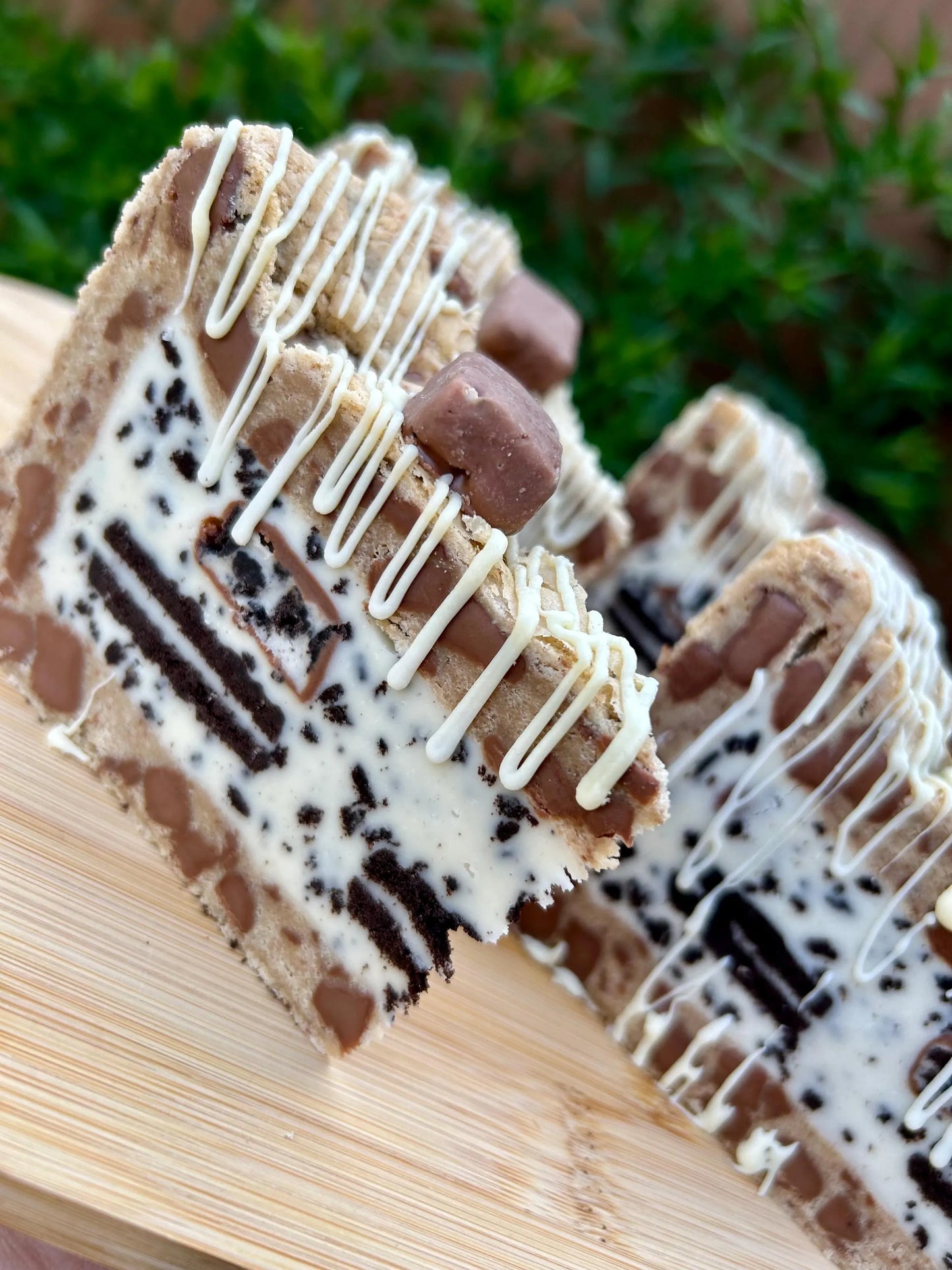 Oreo Cookies & Cream Cookie Pie Slices