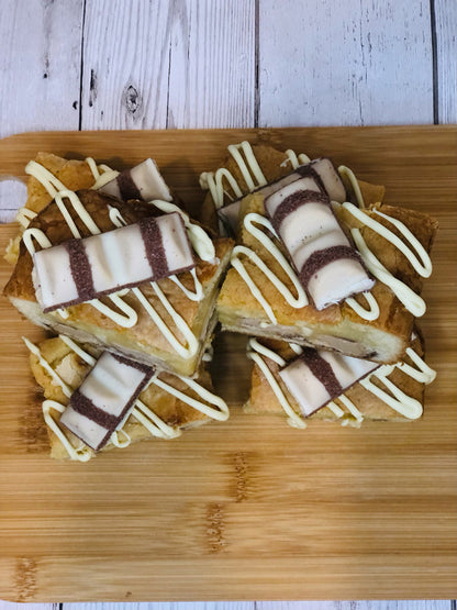 Kinder Bueno White Fully Loaded Chocolate Chunky Blondies