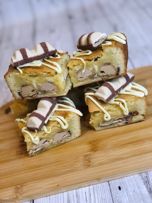 Kinder Bueno White Fully Loaded Chocolate Chunky Blondies