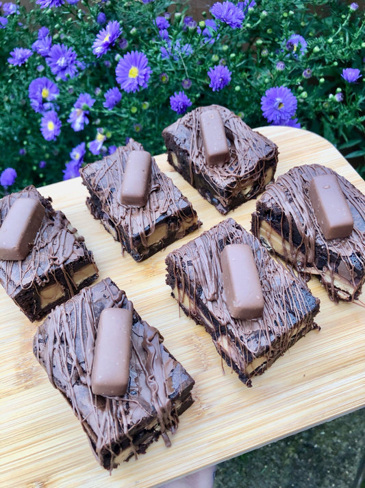 Cadburys Fudge Fully Loaded Chocolate Brownies