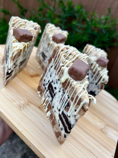 Oreo Cookies & Cream Cookie Pie Slices