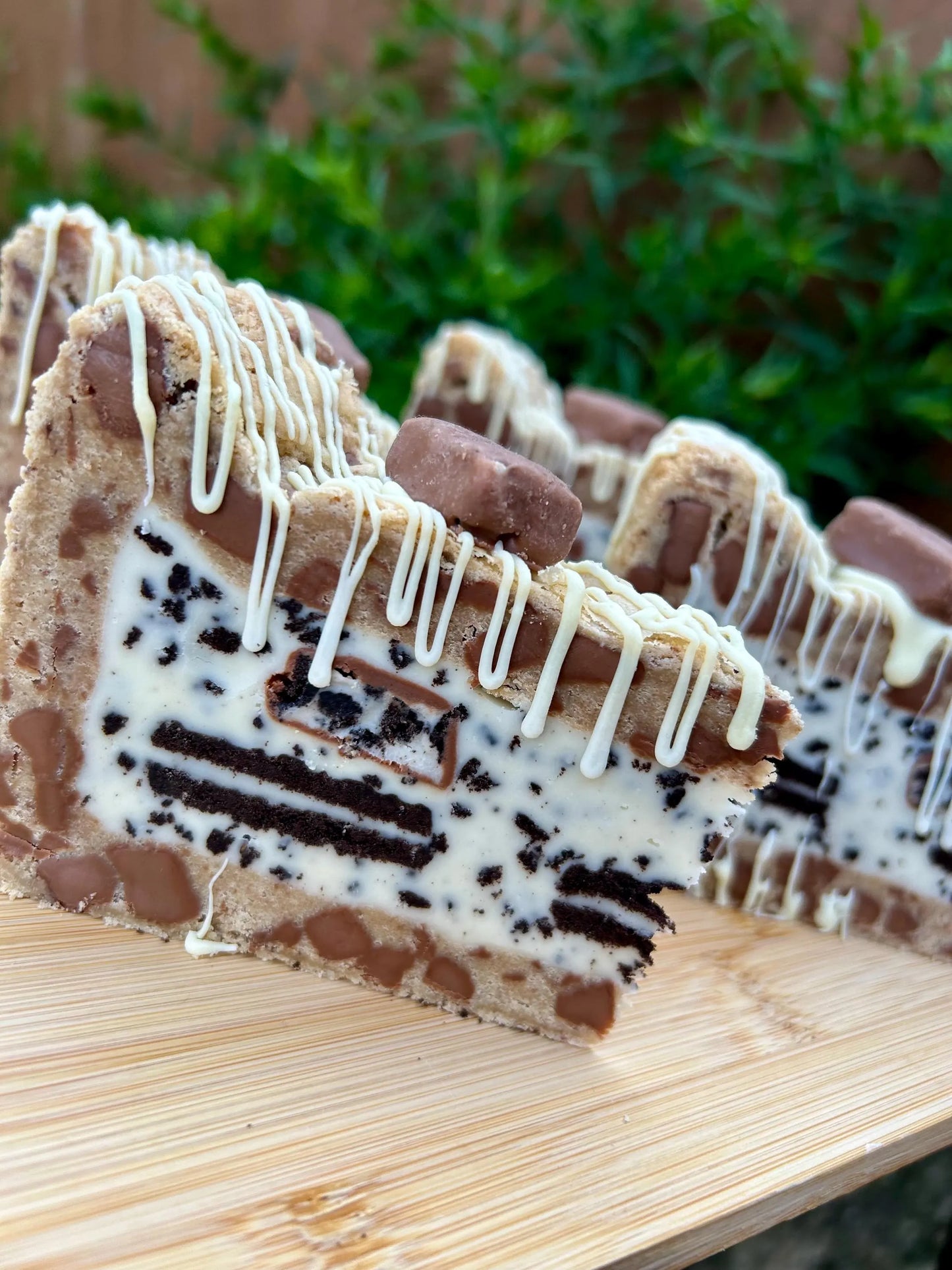 Oreo Cookies & Cream Cookie Pie Slices