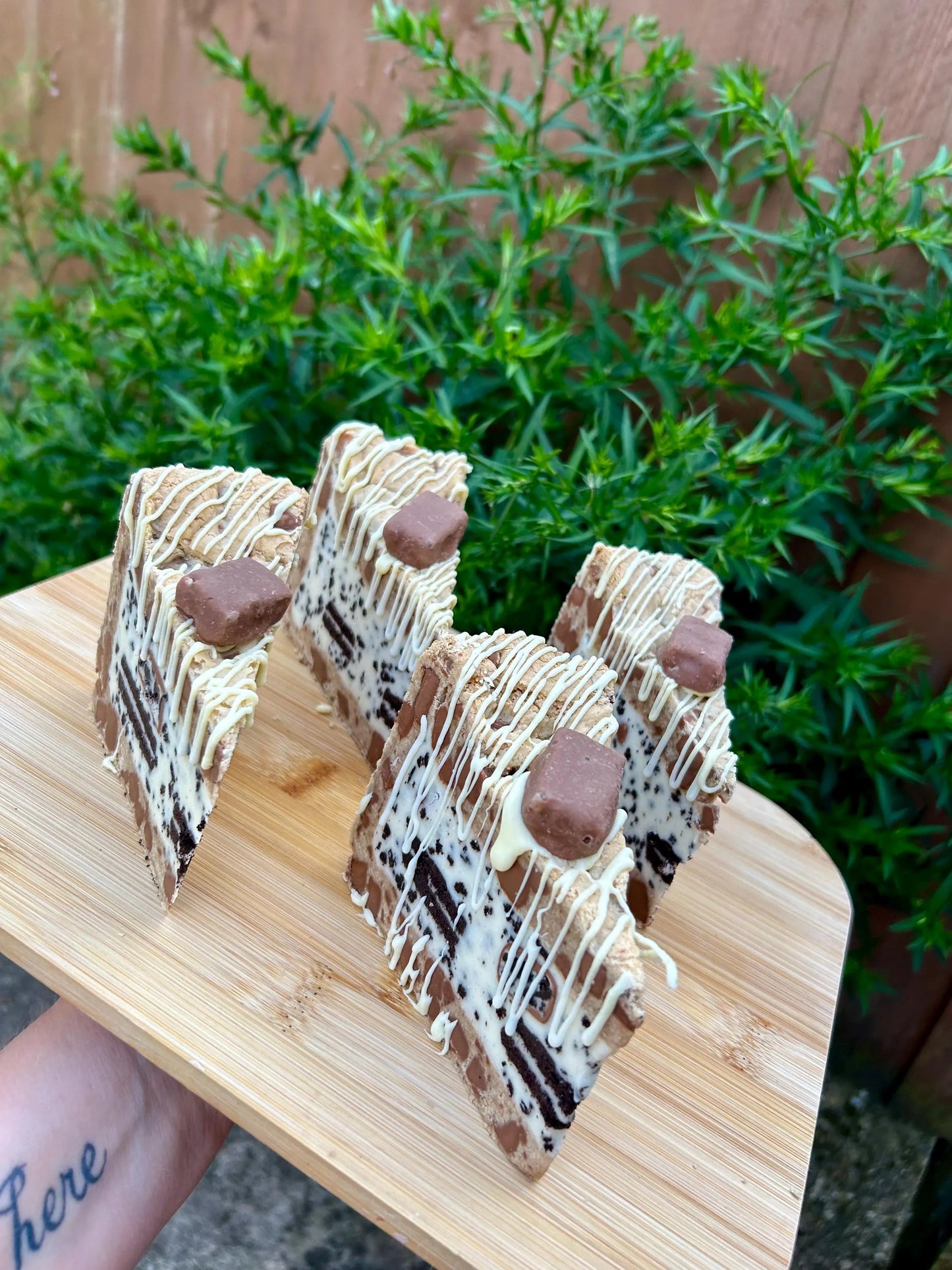 Oreo Cookies & Cream Cookie Pie Slices