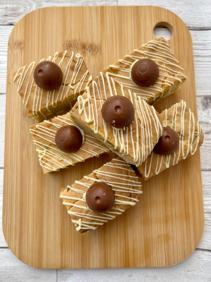 Lindt Pistachio & White Chocolate Fully Loaded Chunky Blondies