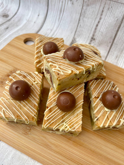Lindt Pistachio & White Chocolate Fully Loaded Chunky Blondies
