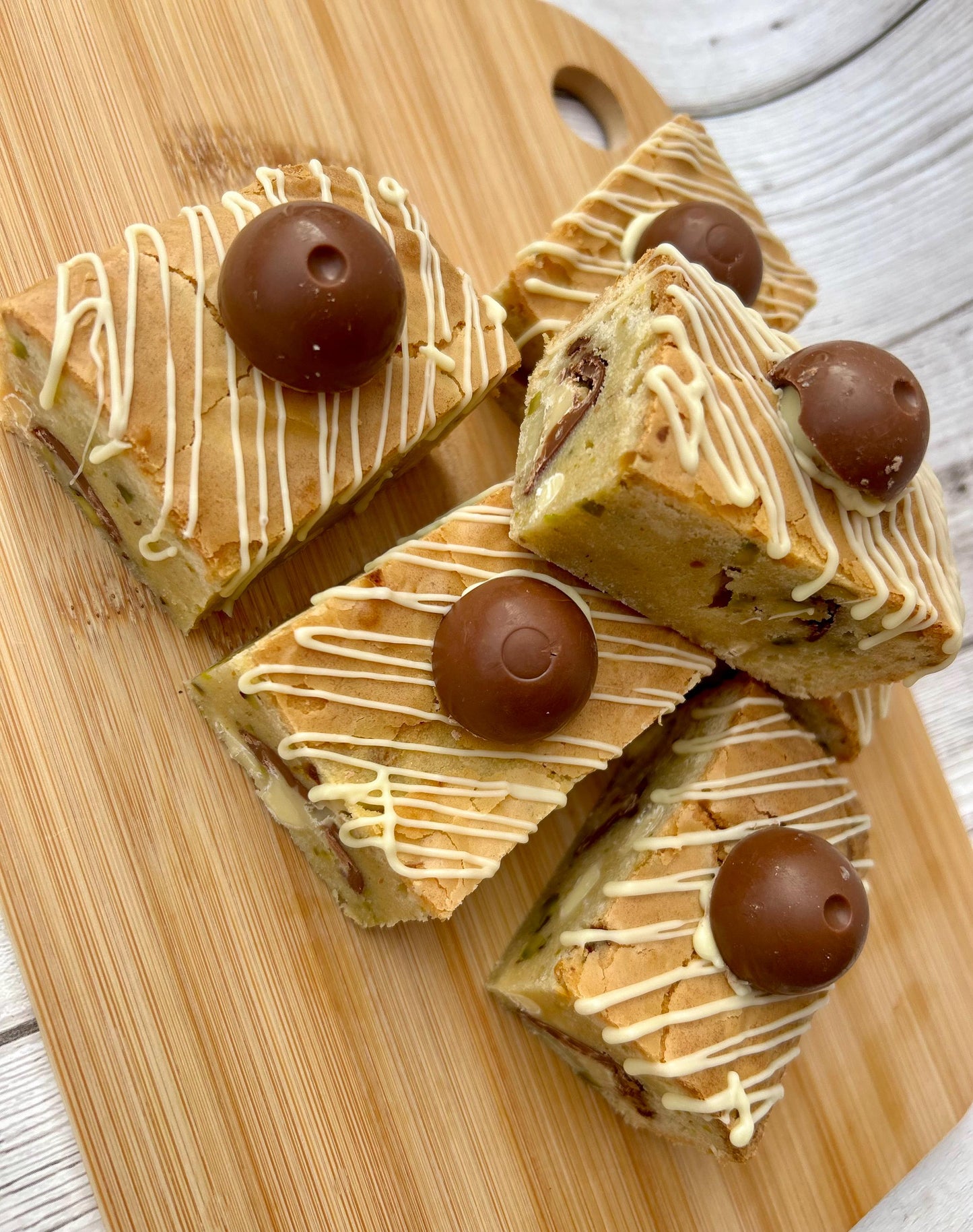 Lindt Pistachio & White Chocolate Fully Loaded Chunky Blondies