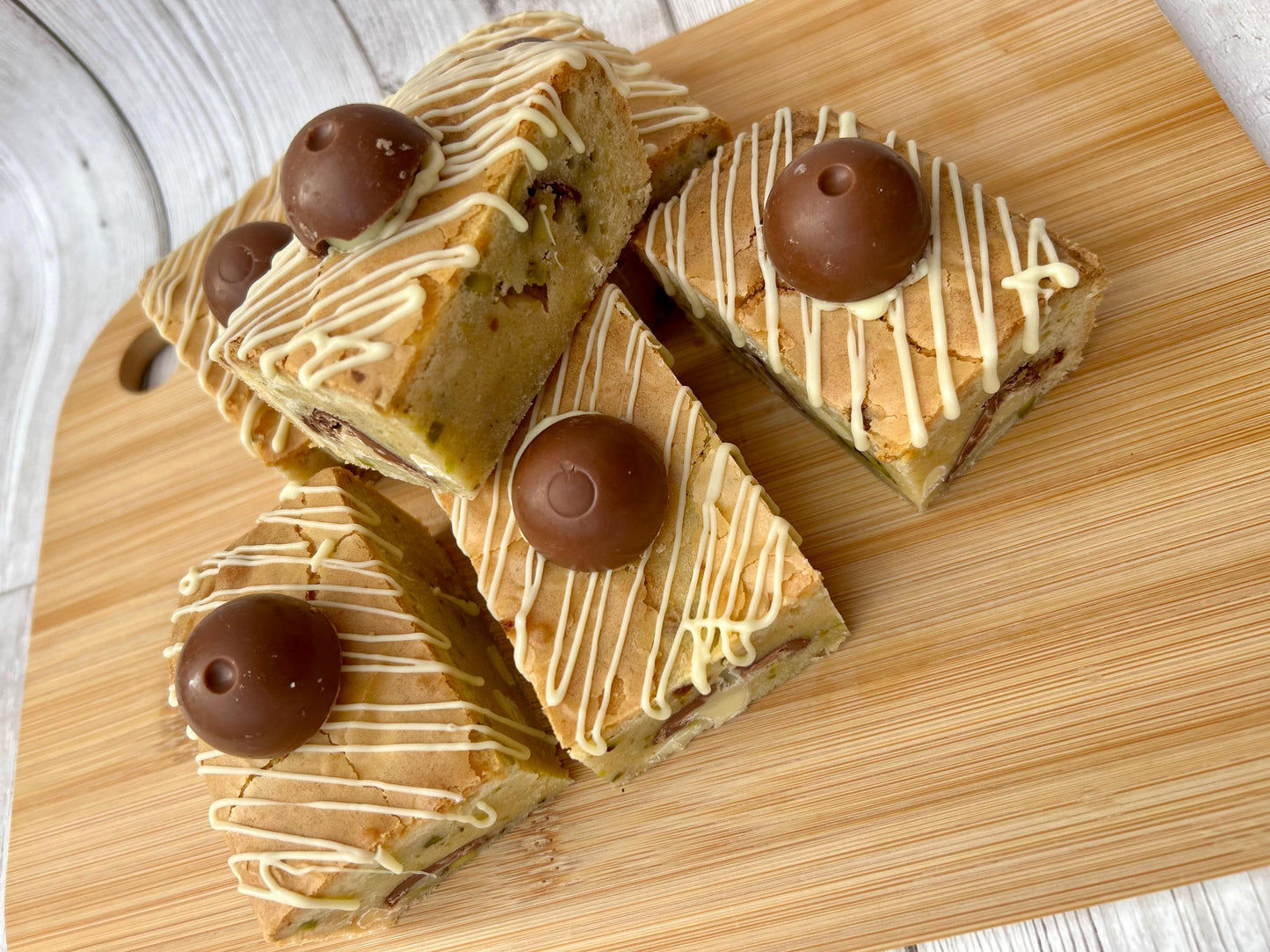Lindt Pistachio & White Chocolate Fully Loaded Chunky Blondies