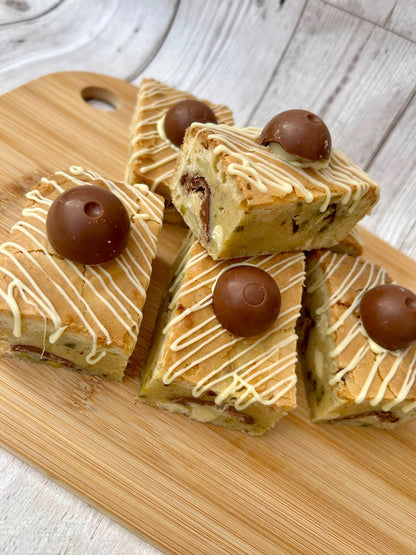 Lindt Pistachio & White Chocolate Fully Loaded Chunky Blondies
