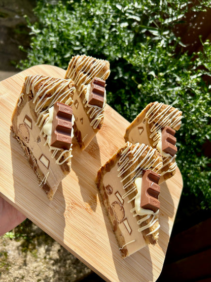 Kinder Bueno Deep Cookie Pie Slice
